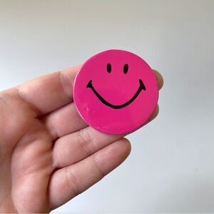 Vintage Groovy 60s/70s Hippie Peace Hot Pink Smiley Dace Pin Button